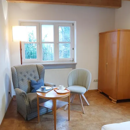 Villa Stadtnah Bei Muenchen Im Gruenen